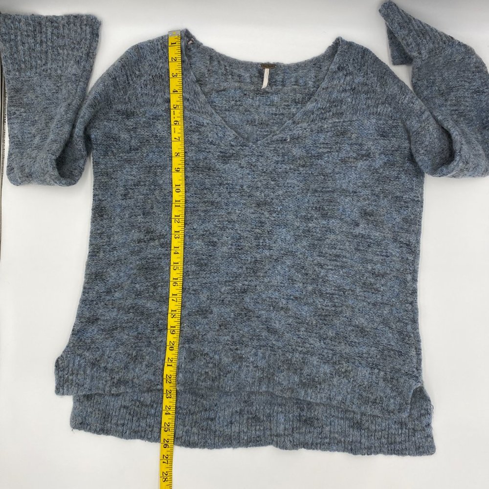 Free People Blue Bell Sleeve Lightweight V-Neck Sweater - Picture 9 of 10